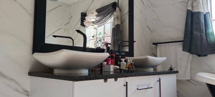 Heidelberg Central House For Sale: 5 bedrooms, solar power, guesthouse potential.