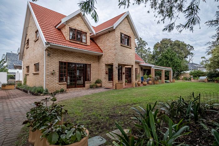 Four-bedroom house with flatlet, garden, and ample parking in Walmer For Sale.
