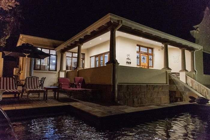 For Sale: Linkside House with pool, flatlet, study, and spacious living areas.