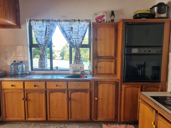 Cannon Hill House For Sale: 3 Bedrooms, storage cellar, low-maintenance garden.