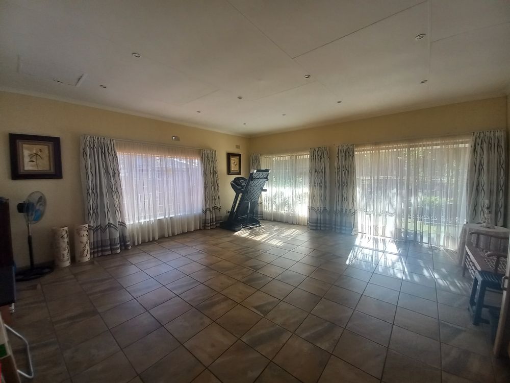 3rd living area with own entrance