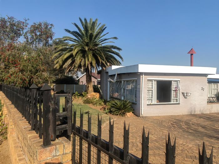 Family home in Ferryvale for sale: 3 beds, 2 baths, braai area.