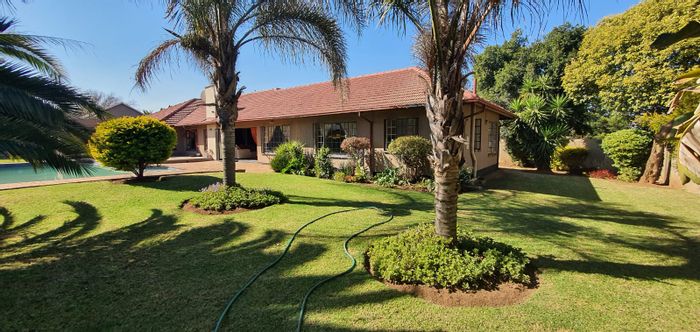 Albemarle House For Sale: Open-plan living, pool, garden, garages, and servant's quarters.