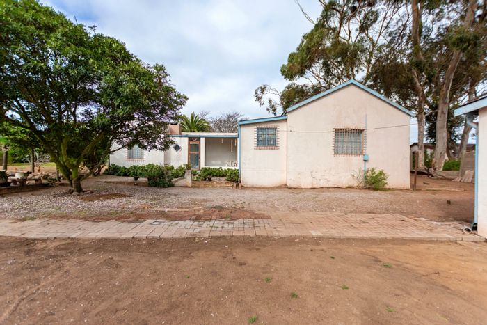 Vredenburg Central House For Sale: 3 bedrooms, flatlet, large garden, development potential.