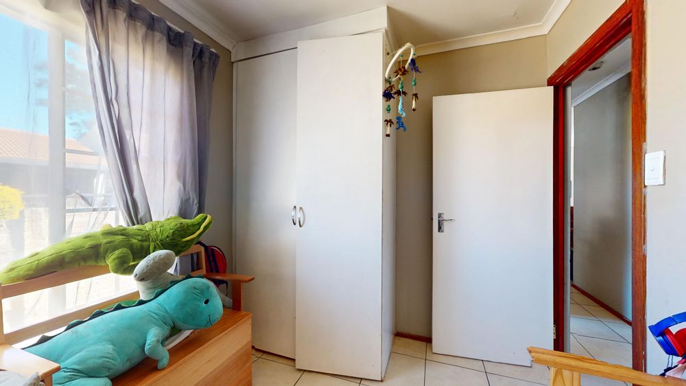 2nd family bedroom with BIC