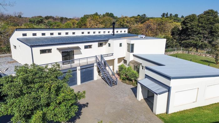 Raslouw House For Sale: 5 Bedrooms, 2-Bedroom Flatlet, Secure Estate Living.