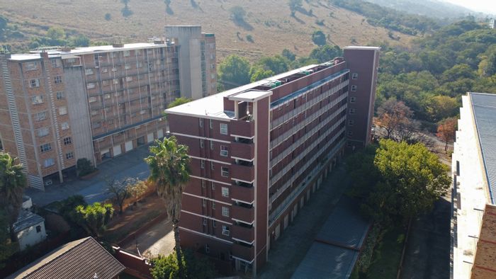 For Sale: Apartment in Wonderboom South with garage, lift access, and communal garden.