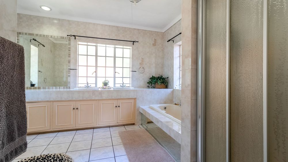 Main en suite bathroom