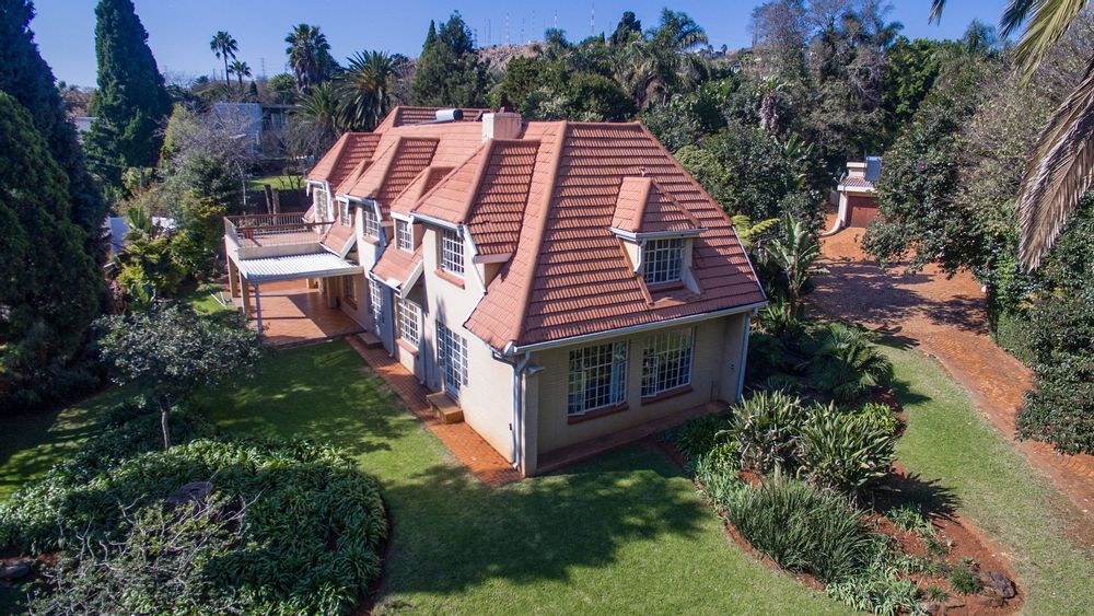 Set in the Athol Rowan cul de sac