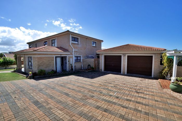 For Sale: Versatile 5-Bedroom House in Stilbaai Wes with River Views and Study.