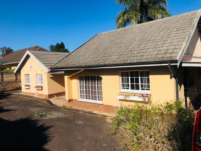 Hayfields House For Sale: 3 bedrooms, pool, renovated bathrooms, close to amenities.