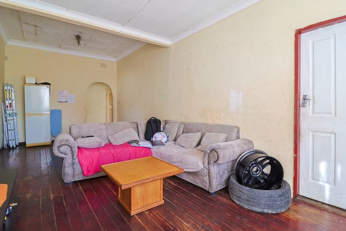 Turffontein House For Sale: Income-generating property with cottages and ample parking.