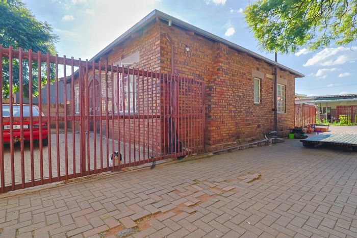 Turffontein House For Sale: Income-generating property with cottages and ample parking.