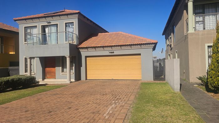 For Sale: House in Brakpan North with 3 beds, security, and outdoor space.
