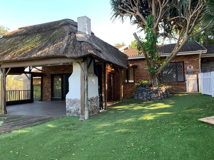 For Sale: House in Pennington Central with splash pool, garage, and garden hut.