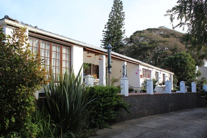 For Sale: Townhouse in West Bank with gardens, garage, and flexible living spaces.