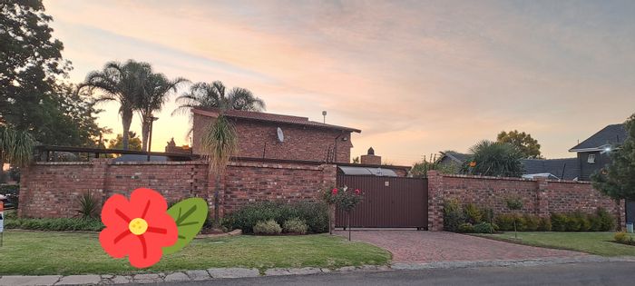 For Sale: House in Sunair Park with pool, jacuzzi, flatlet, and security features.