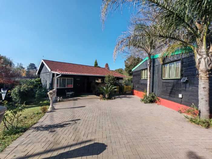For Sale: House in Sasolburg Ext 12 with 3 bedrooms, garage, and patio.