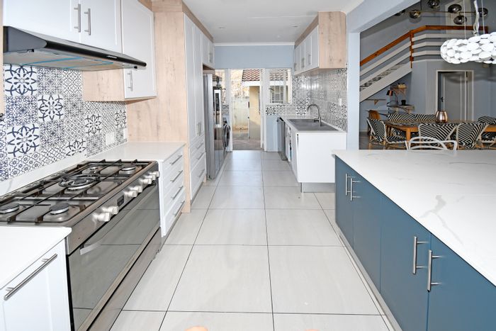 For Sale: Paulshof House with pool, garden, double garage, and pet-friendly features.