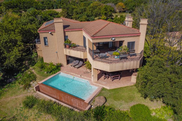 Chartwell House For Sale: Riverfront, equestrian facilities, pool, solar power, spacious living.