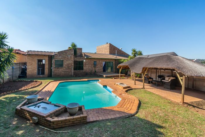 For Sale: Spacious Rangeview House with gourmet kitchen, double garage, and scenic views.