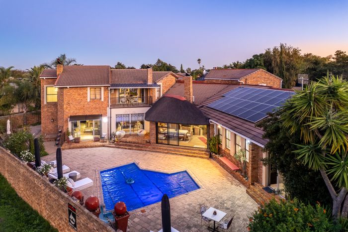 Eversdal House For Sale: Off-Grid Living, 3 Flats, Pool, Security Features.