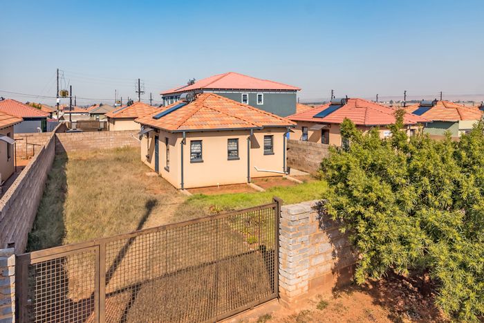 House for Sale in Protea Glen: 2 Bedrooms, Open Plan Living, Secure Parking.