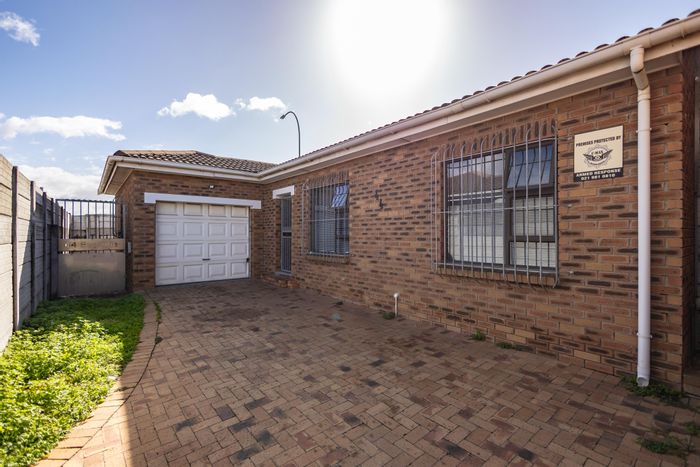 For Sale: House in Protea Heights with 3 beds, braai area, and ample parking.