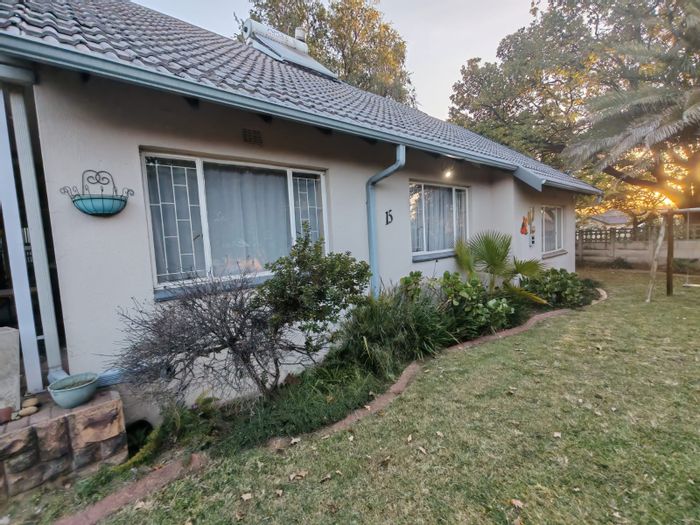 3 Bedroom House for Sale in Sasolburg Ext 11 with entertainment area and security features.