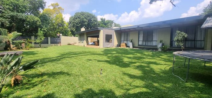 Spacious Eduan Park house for sale with pool, flatlet, and entertainment area.