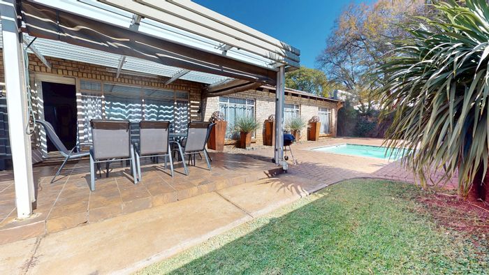 House for Sale in Potchefstroom Central: 4 beds, pool, double garage, fibre internet.