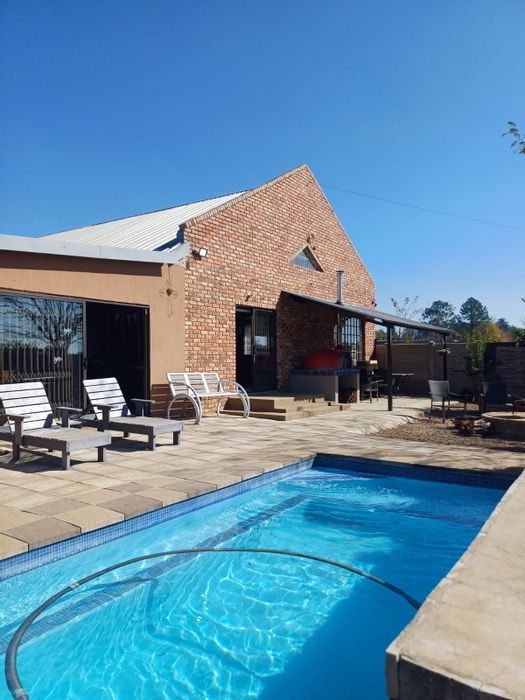 Ardenwold SH Small Holding For Sale: Income potential, flats, venue, pool, entertainment areas.
