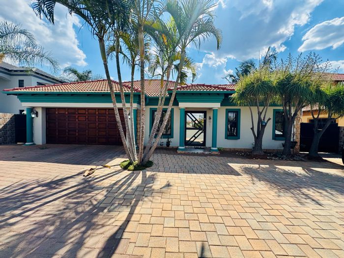 Rose Acres Estate House For Sale: 3 beds, pool, entertainment room, double garage.