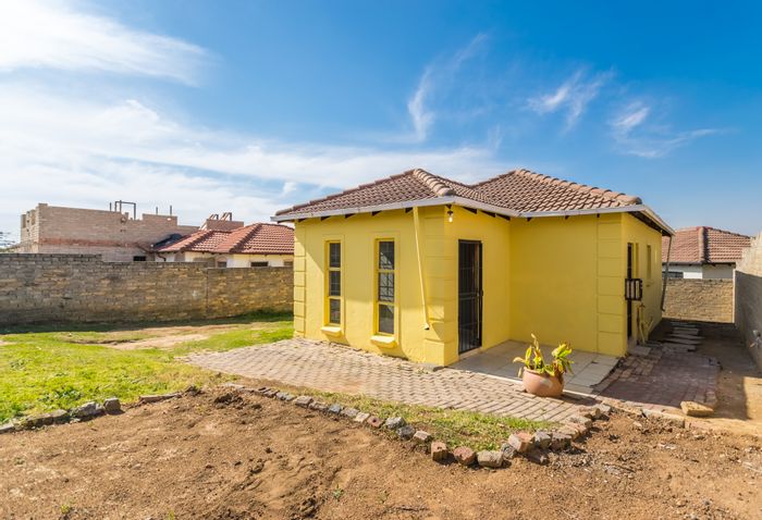 Cosmo City House For Sale: 2 beds, 2 baths, open-plan living, secure yard.