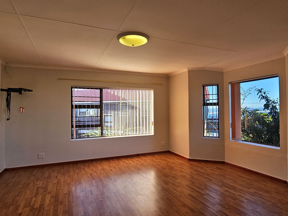 Upper level lounge area