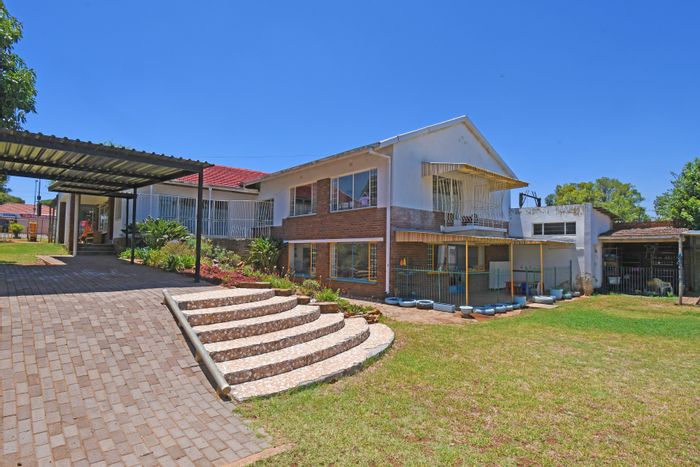 Cheltondale House For Sale: Spacious 4-bed, large erf, ideal for development.