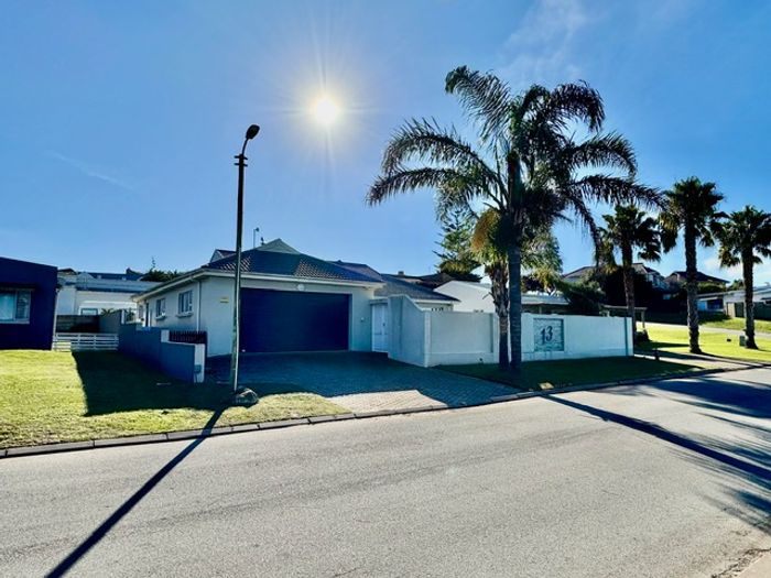 For Sale: House in Stilbaai Wes with 3 beds, heated pool, and garage.