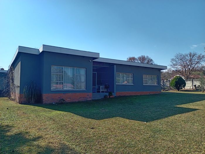 House For Sale in Pioneer Park: 4 bedrooms, Granny Flat, ample parking, near amenities.