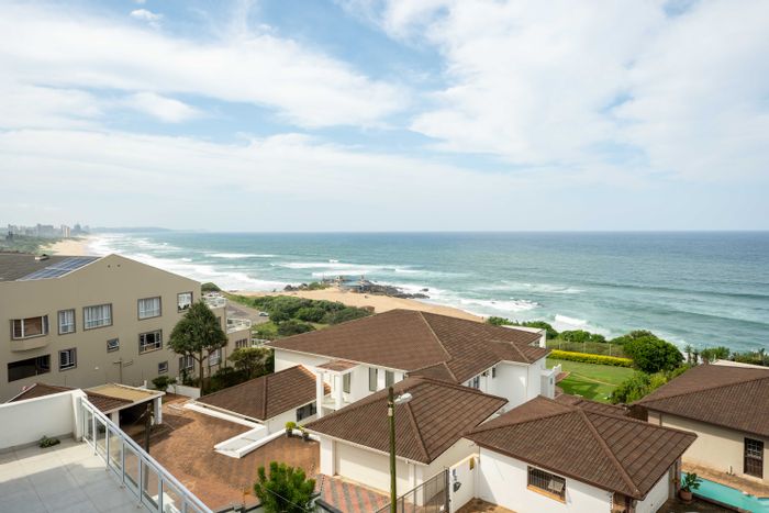 Amanzimtoti Flat For Sale: 3 bedrooms, ocean views, double garage, prepaid electricity.