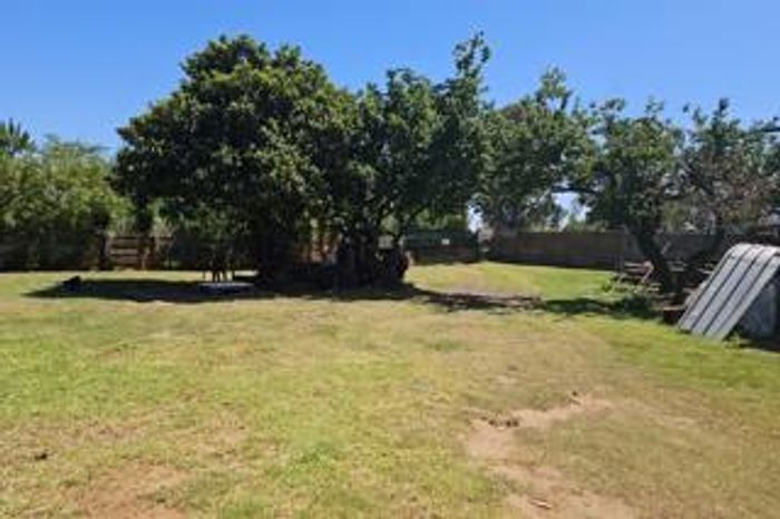 Nanescol Small Holding For Sale: 4 Bedrooms, 6 Garages, 3 Boreholes, High Visibility.