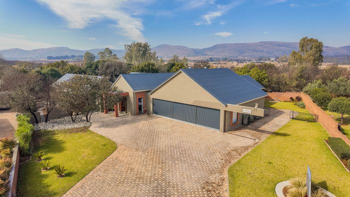 For Sale: House in The Coves with airstrip access, spacious living, and security.