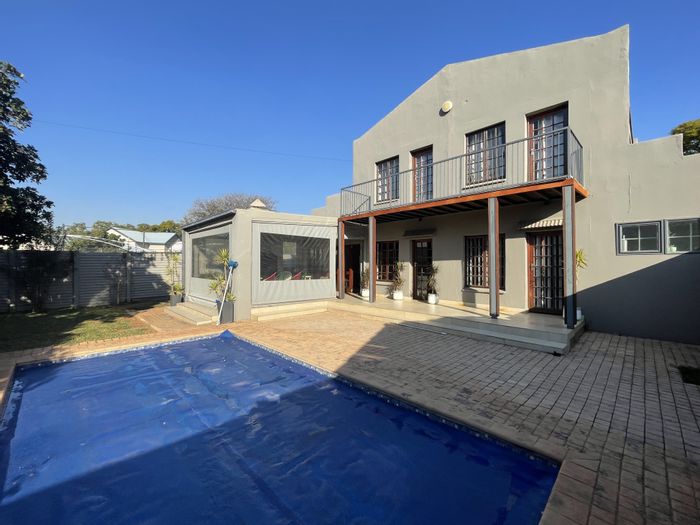 Brooklyn Duet For Sale: 4 beds, pool, outdoor entertainment, self-contained unit.