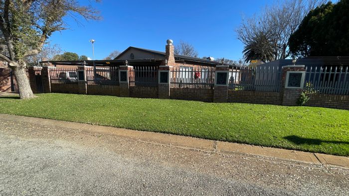For Sale: Versatile 9-bedroom house in Potchefstroom Central with pool and security.