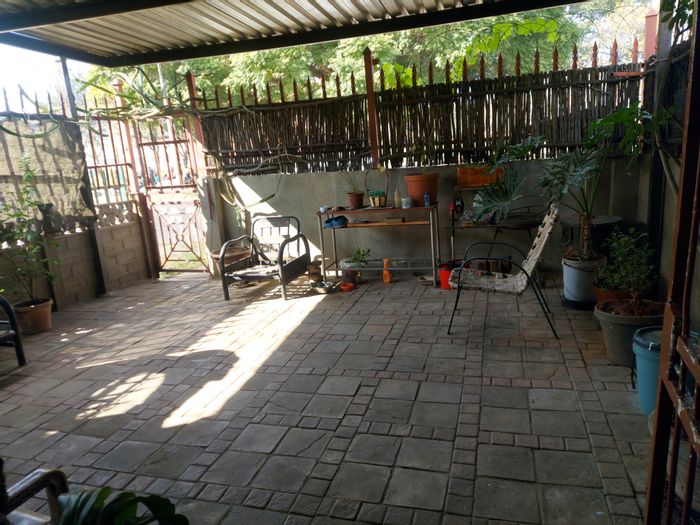 Rustenburg Central Townhouse For Sale: 1 bed, 1 bath, close to CBD amenities.