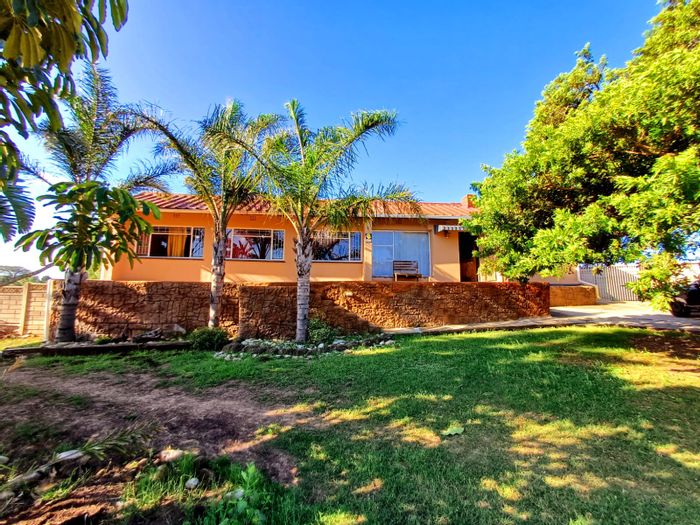 For Sale: House in Fairbridge Heights with 3 bedrooms, entertainment area, and storage.