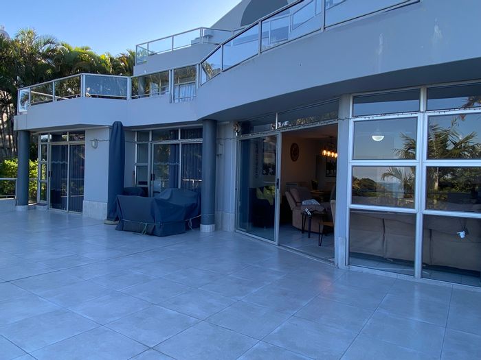 Ballito Central Apartment For Sale: 3 bedrooms, large patio, communal pools, great amenities.