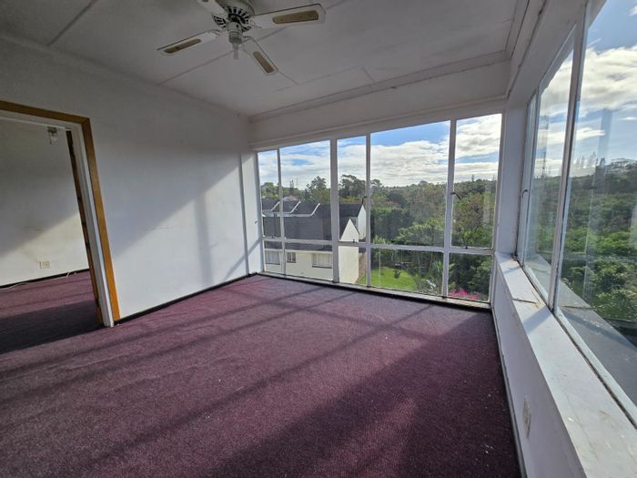 For Sale: Apartment in Saxilby with garden, parking, near amenities.