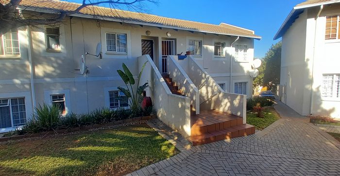 2-Bedroom Apartment in Sterrewag For Sale with Pool, Gardens, and Parking.