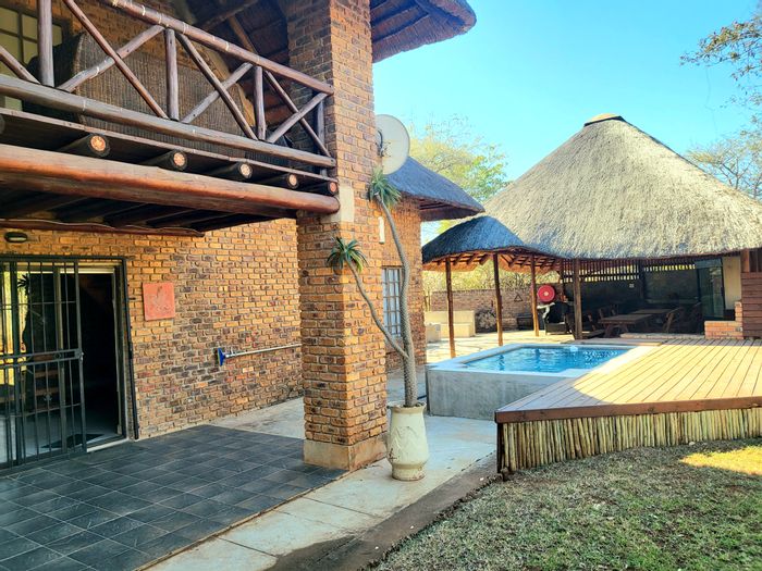 House for Sale in Marloth Park Central: 4 beds, flatlet, pool, and outdoor entertainment.