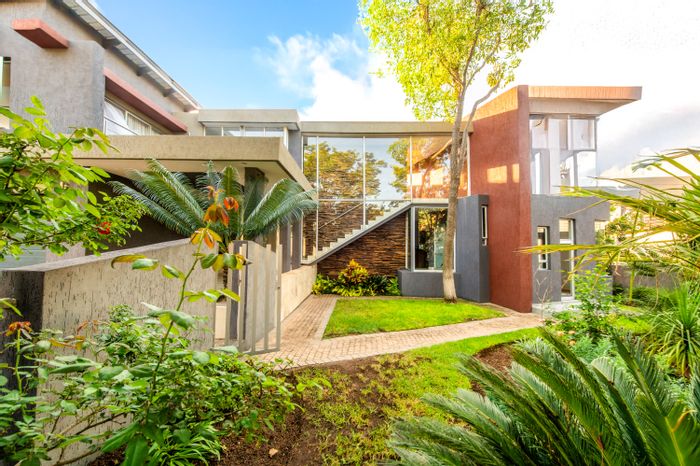 For Sale: House in Summerset with 5 en-suite bedrooms, office, and Koi pond.